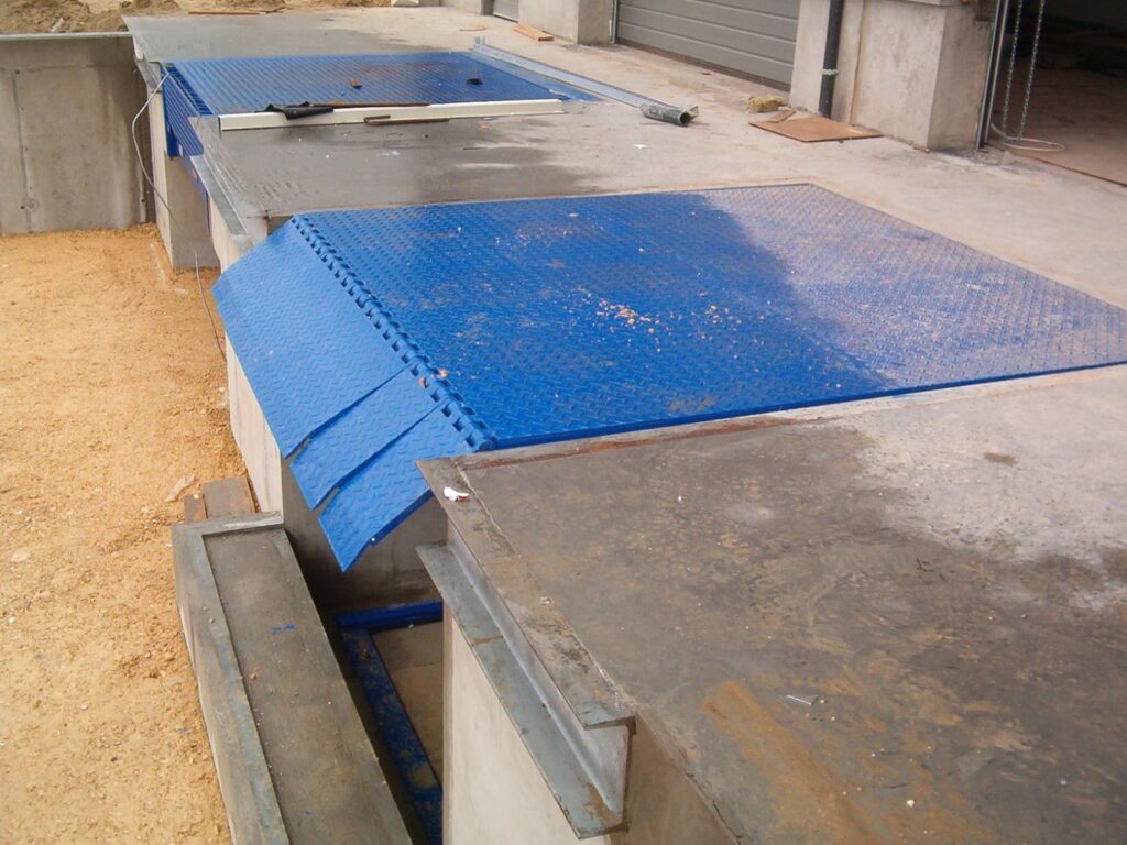 hydraulic-lifting-table-with-hydraulic-lips-010