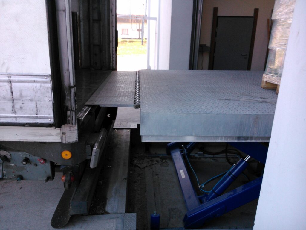 hydraulic-lifting-table-with-hydraulic-lips-012