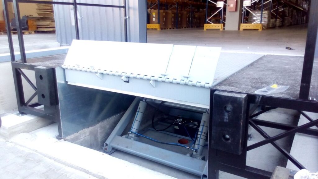 hydraulic-lifting-table-with-hydraulic-lips-026