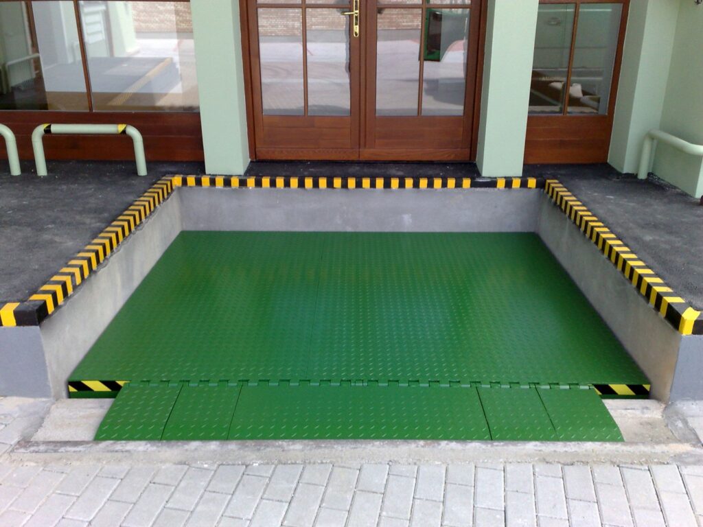 hydraulic-lifting-table-with-hydraulic-lips-029