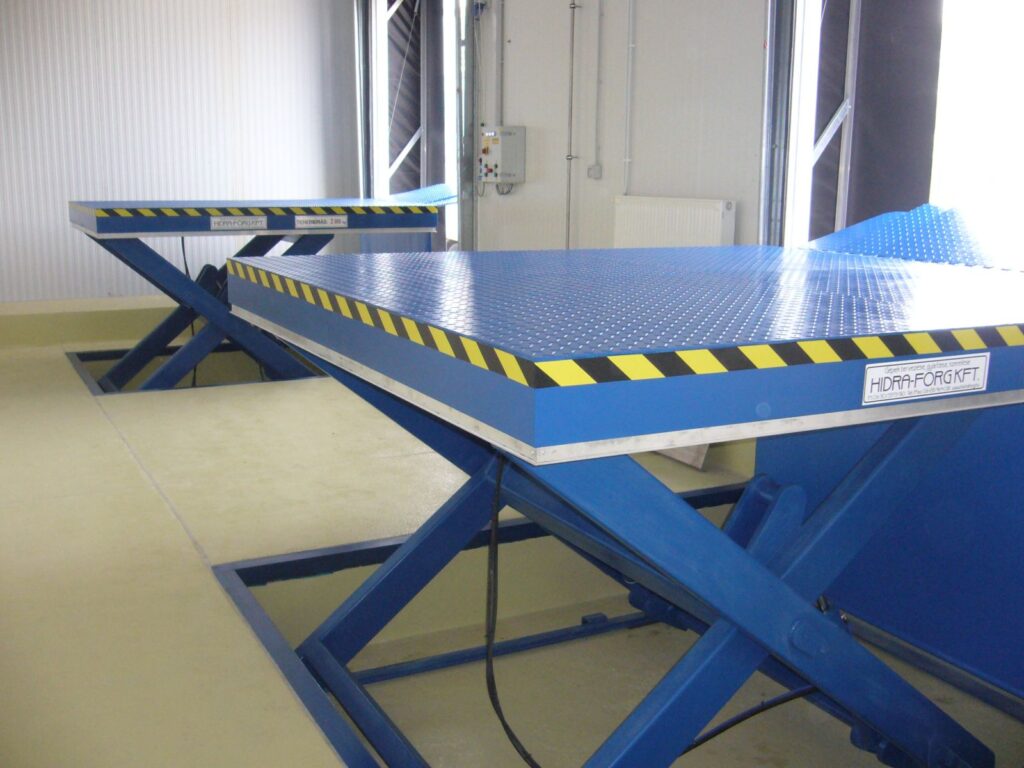 hydraulic-lifting-table-with-hydraulic-lips-034