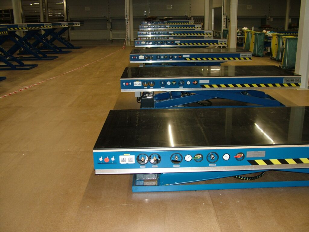 custom-lifting-table-001