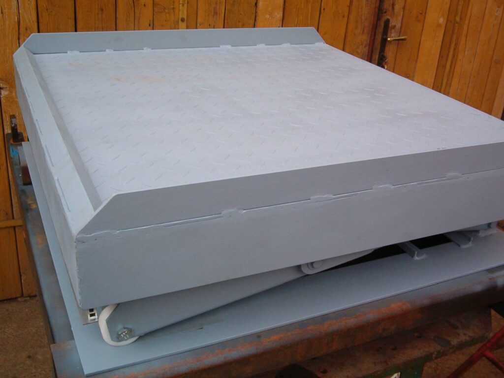 custom-lifting-table-004