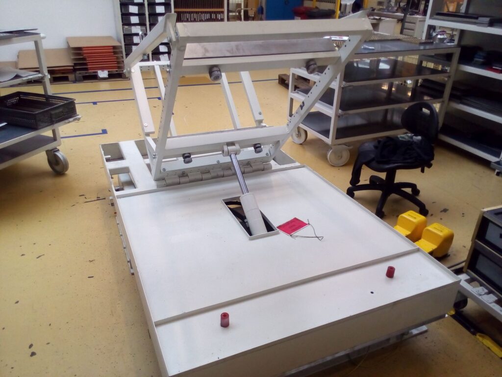 custom-lifting-table-016