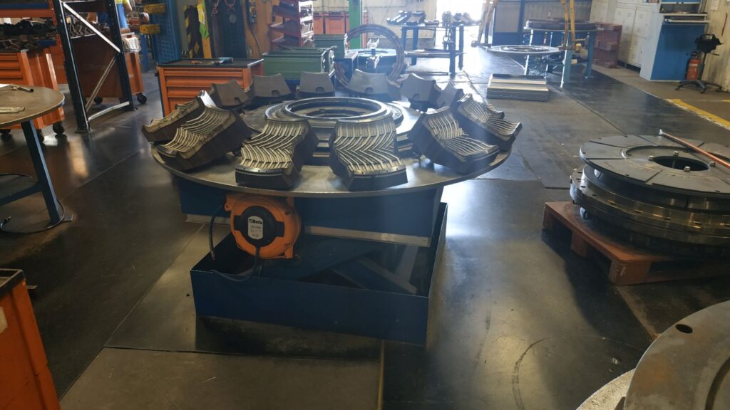 custom-lifting-table-023