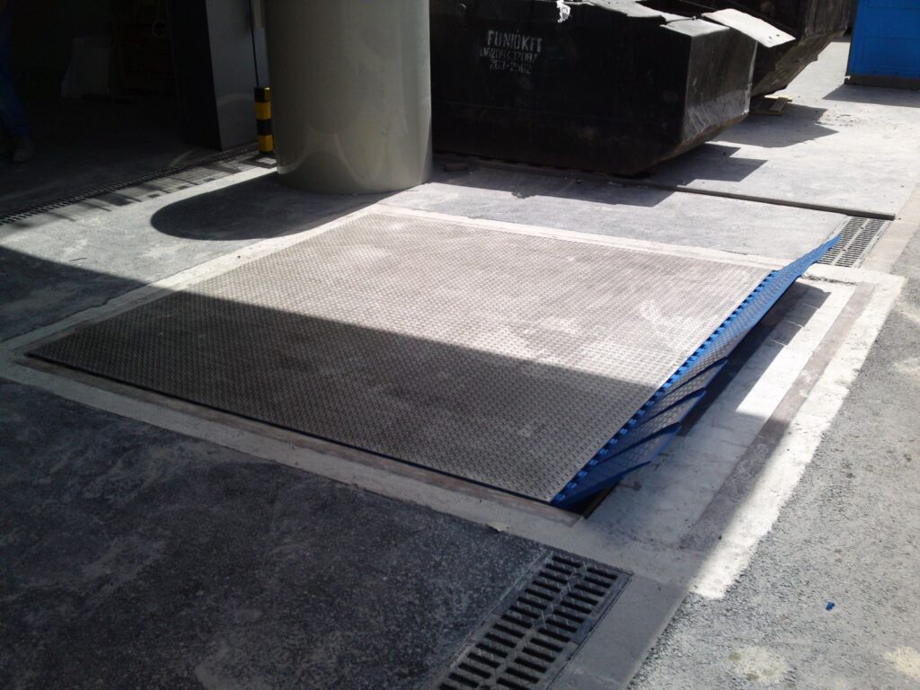 hydraulic-lifting-table-with-hydraulic-lips-001