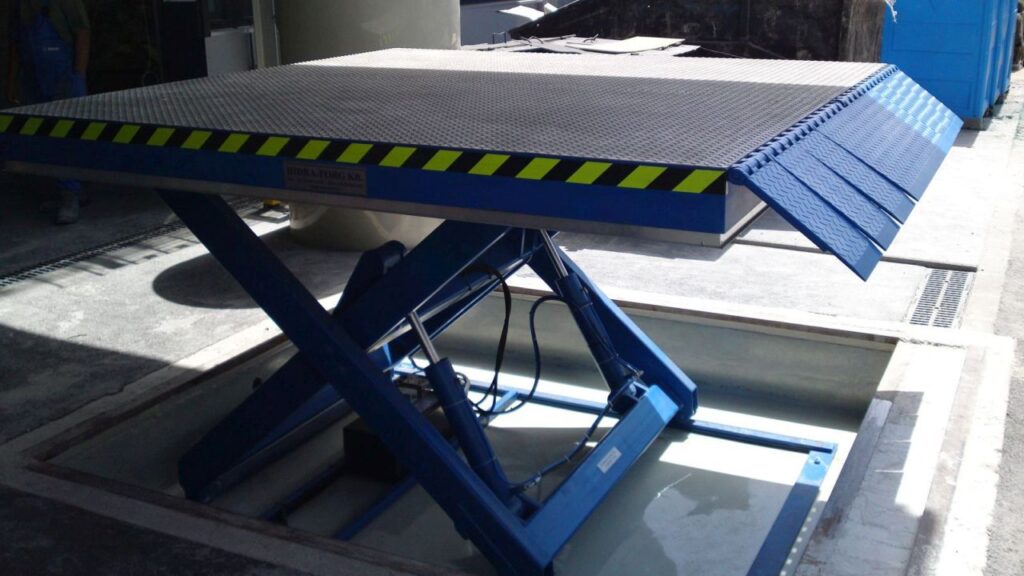 hydraulic-lifting-table-with-hydraulic-lips-002