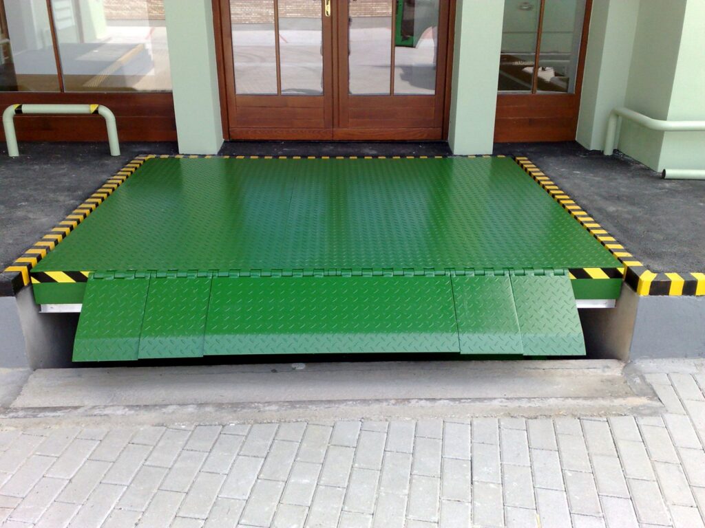hydraulic-lifting-table-with-hydraulic-lips-003
