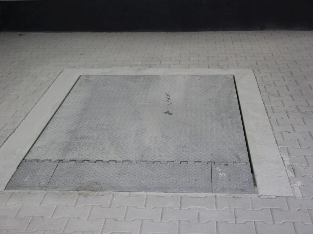 hydraulic-lifting-table-with-hydraulic-lips-006
