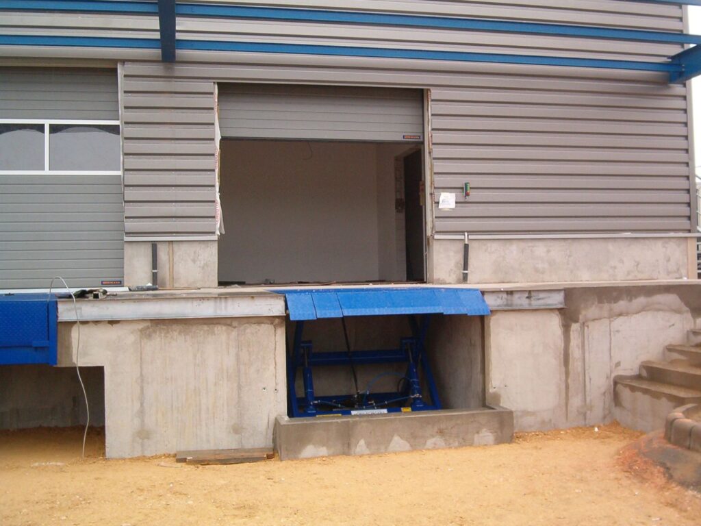 hydraulic-lifting-table-with-hydraulic-lips-009
