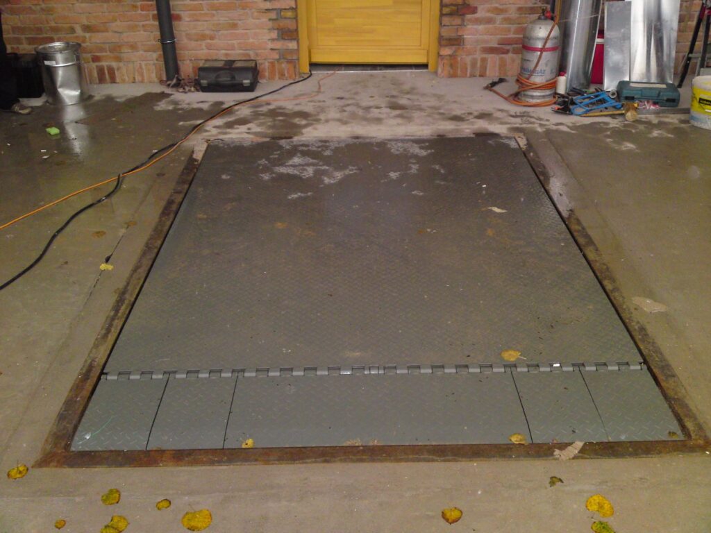 hydraulic-lifting-table-with-hydraulic-lips-016