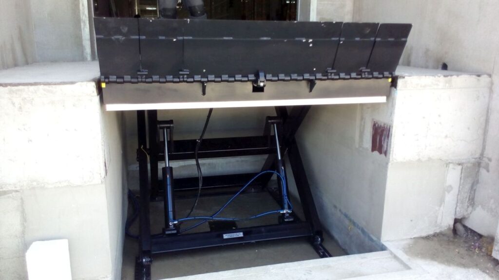 hydraulic-lifting-table-with-hydraulic-lips-038