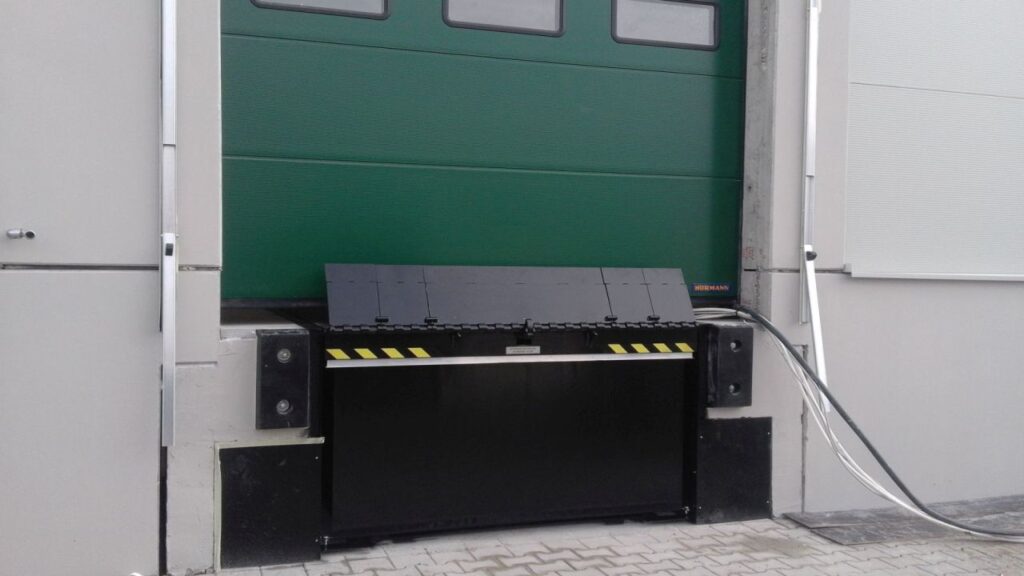 hydraulic-lifting-table-with-hydraulic-lips-039