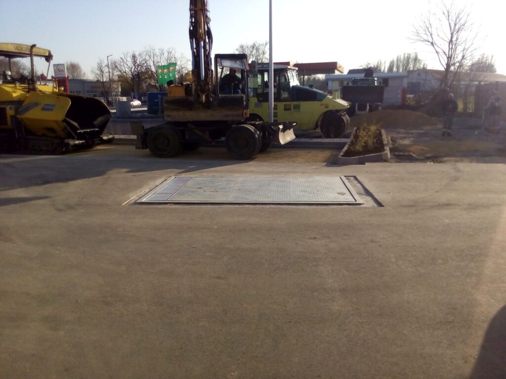 hydraulic-lifting-table-with-hydraulic-lips-043