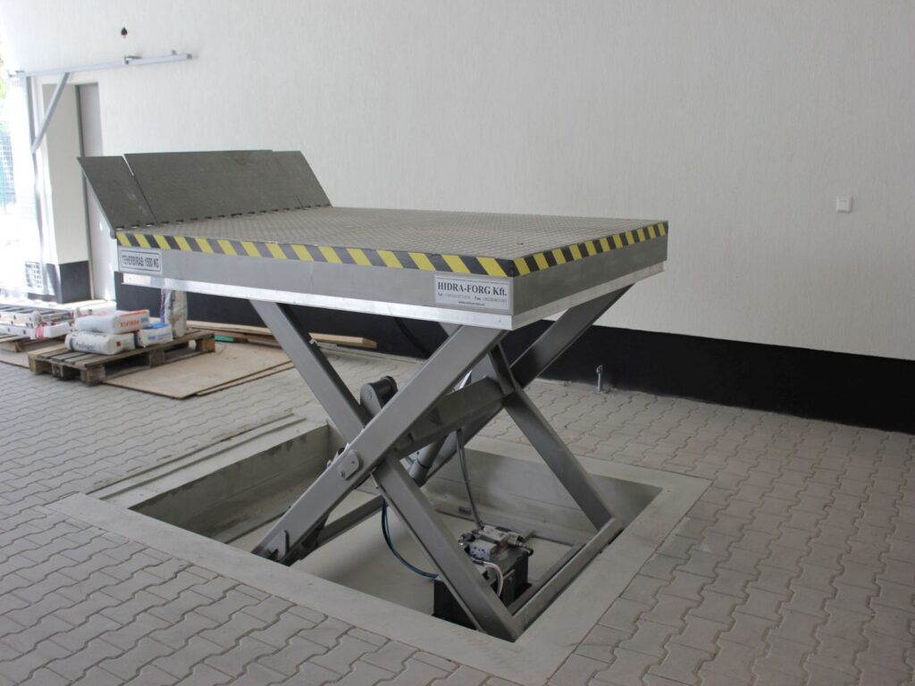 hydraulic-lifting-table-with-hydraulic-lips-045