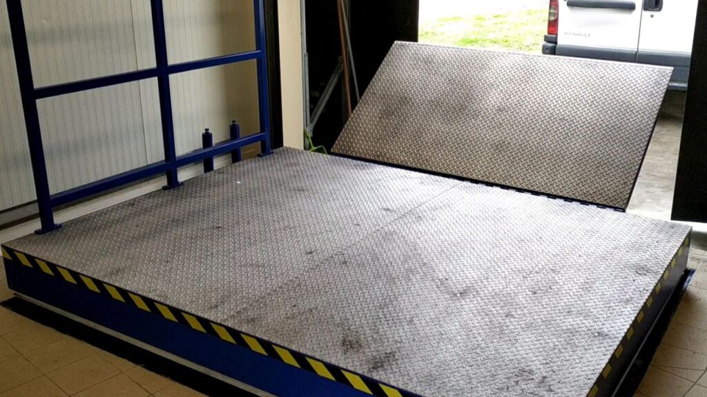 hydraulic-lifting-table-with-hydraulic-lips-048