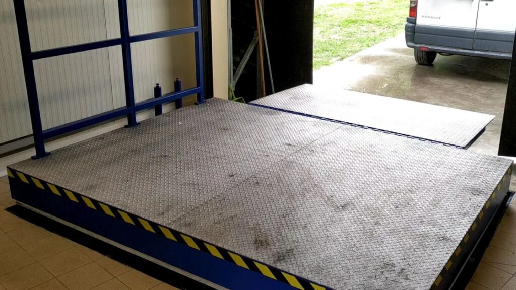 hydraulic-lifting-table-with-hydraulic-lips-049