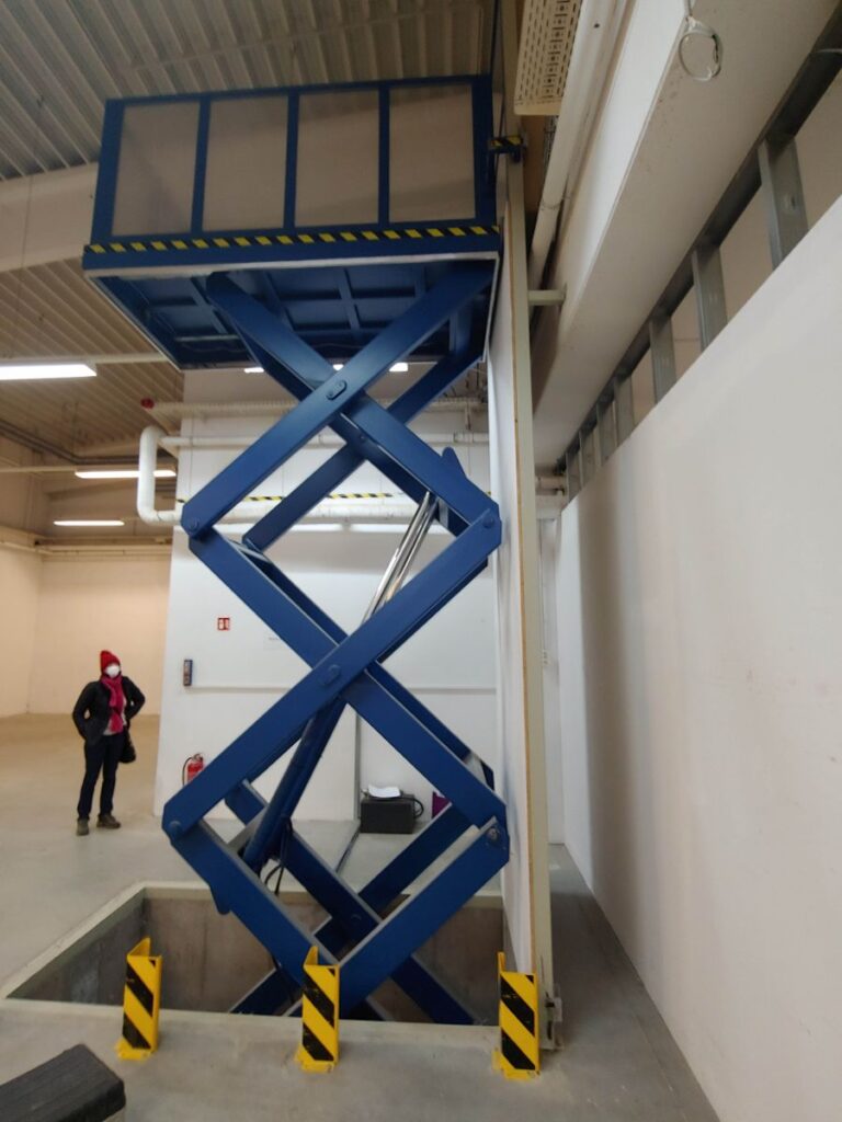 multi-scissor-lifting-table-006